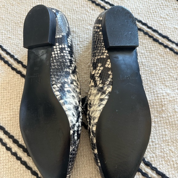 Lightly worn Marc Fisher python flats size 9.5 - Picture 5 of 6